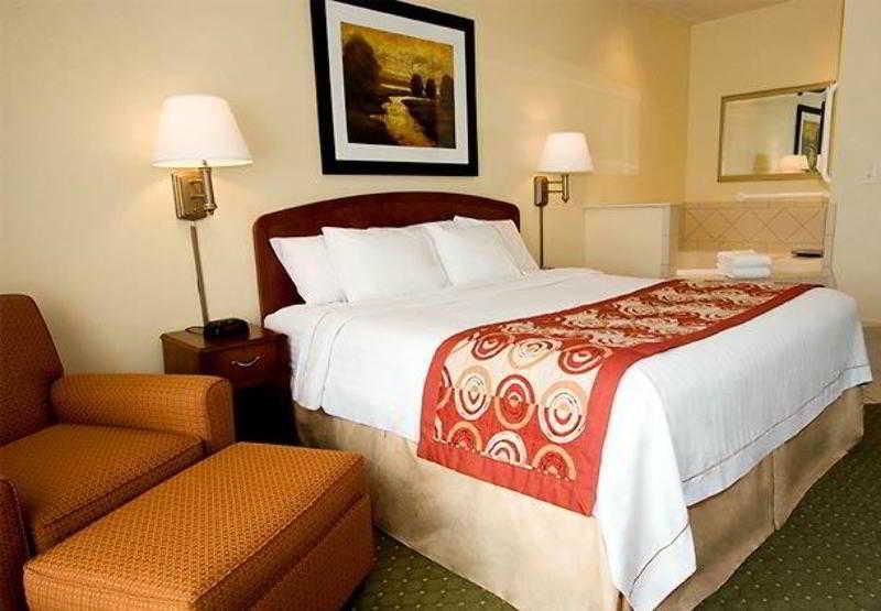 Hotel Courtyard Salt 3*