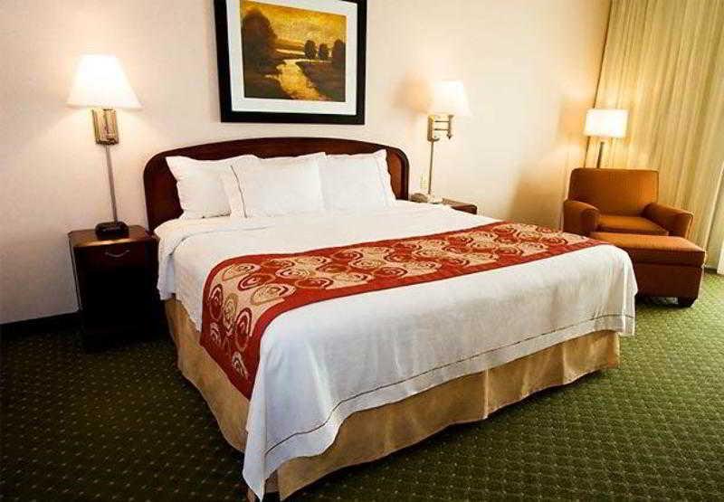 Hotel Courtyard Salt 3*