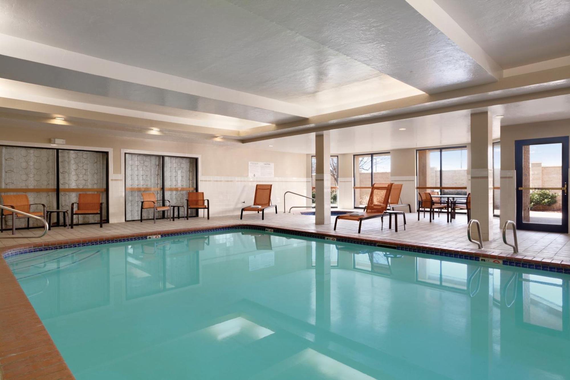 Hotel Courtyard Salt Layton
