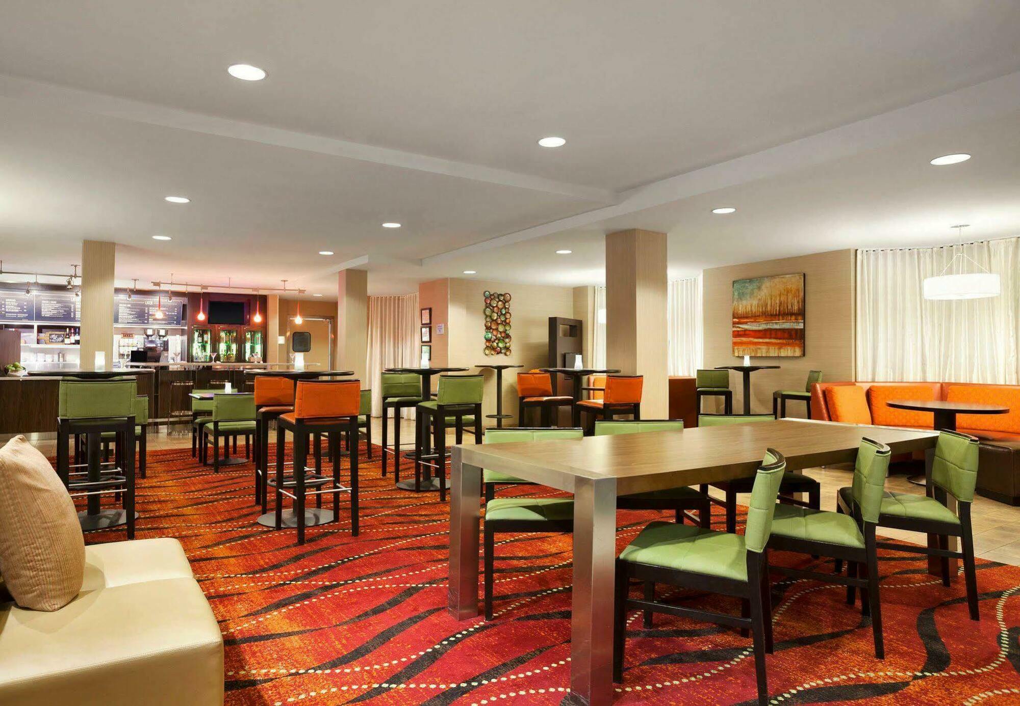 Hotel Courtyard Salt 3*